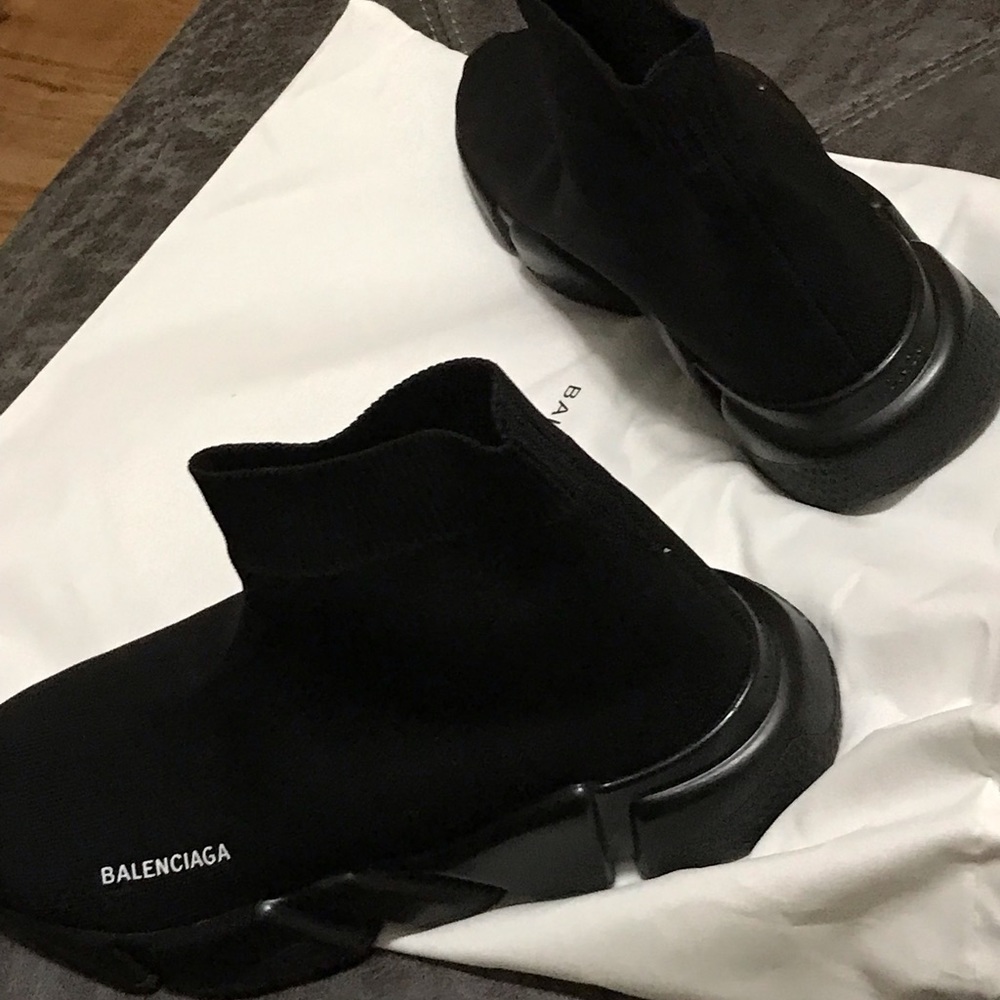 Balenciaga ALL BLACK size 7 in men 8/8.5 in women